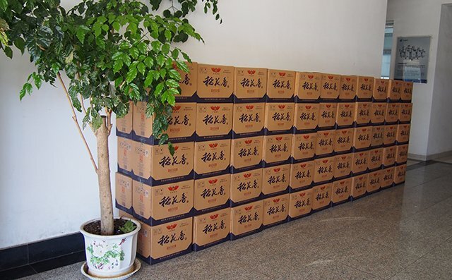 泰昌生物質(zhì)顆粒機廠家為公司各部門員工集中分發(fā)了米、酒、油等豐厚的中秋節(jié)福利